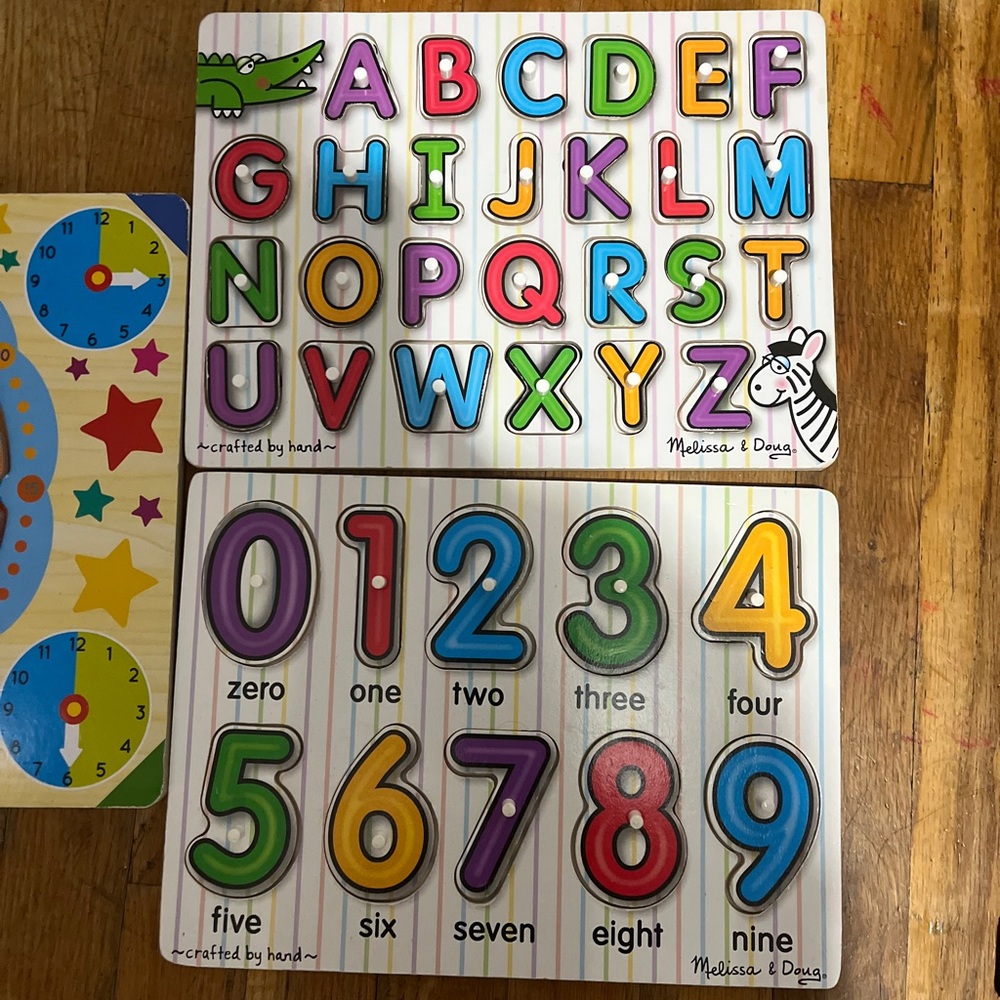 Children learning puzzles - Picture 5 of 12
